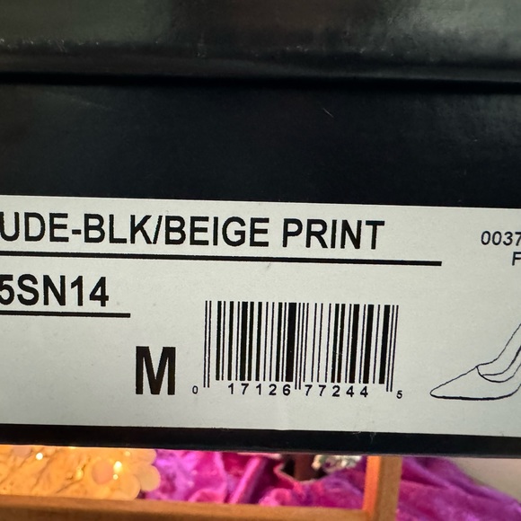 The “Carlos Santana” and his 1998 Milagro Foundation “Exude” Heels. - Picture 7 of 10